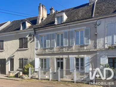 Village house in Mailly-le-Château (89660)