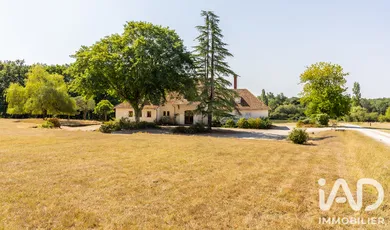 Domain in LA FERTE-SAINT-CYR (41220)