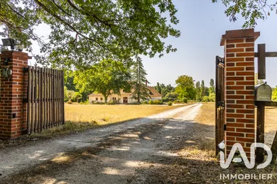 Domain in LA FERTE-SAINT-CYR (41220)