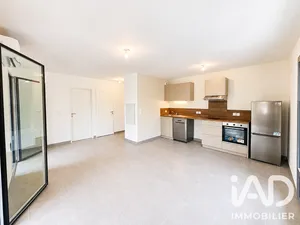 Apartment in Sarrians (84260)