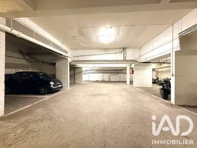 Parking à Paris (75007)