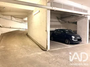 Parking à Paris (75007)