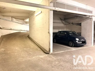 Parking à Paris (75007)