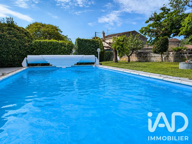 Maison 8 pièces 294 m² · à Saint-Médard-de-Guizières · 294 m² · 299 000 €
