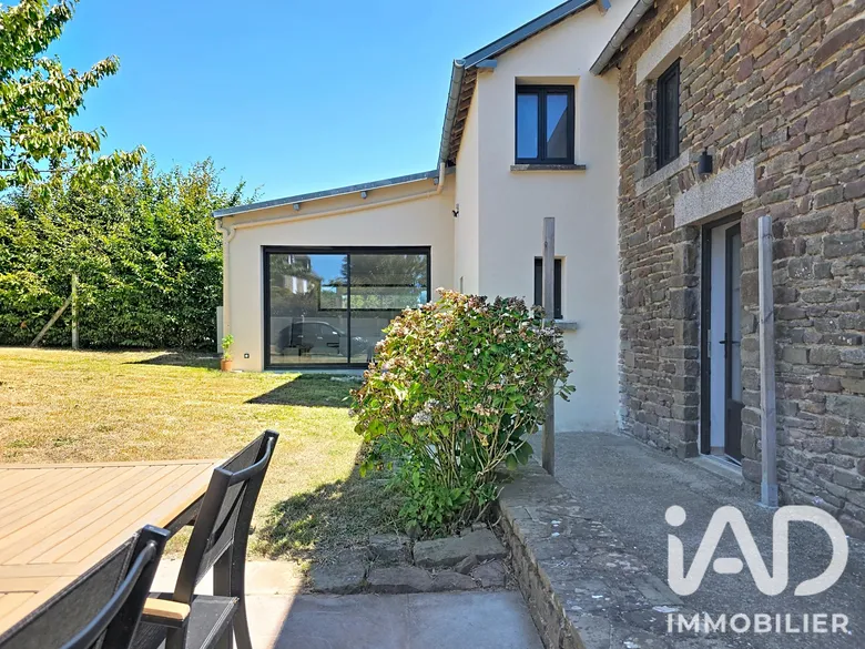 Maison 8 pièces 197 m² · à Équilly · 197 m² · 360 000 €