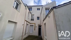 Building in Reims (51100)