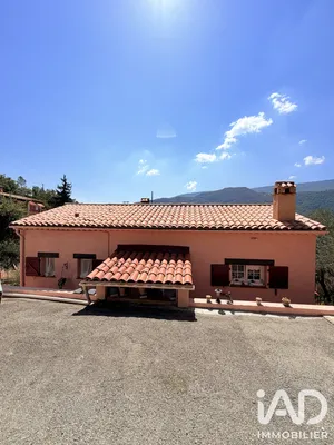 Maison de campagne à Gilette (06830)