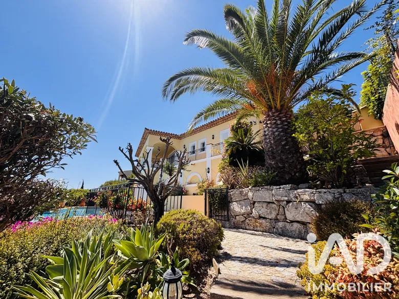 Maison 6 pièces 207 m² · à Cavalaire-sur-Mer · 207 m² · 1 995 000 €