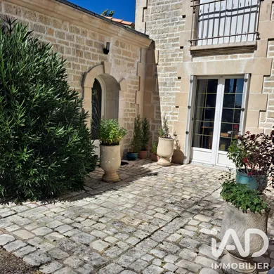 Mansion in Tonnay-Charente (17430)