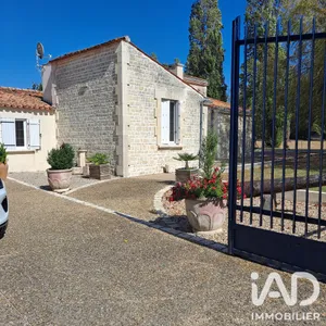 Mansion in Tonnay-Charente (17430)