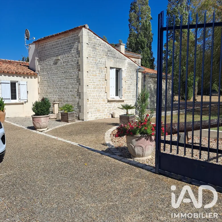 Maison 7 pièces 210 m² · à Tonnay-Charente · 210 m² · 496 000 €