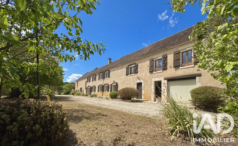 Maison 10 pièces 200 m² · à Brosses · 200 m² · 210 000 €