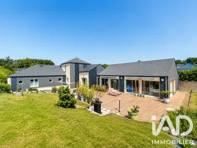 Architectural house in Savonnières (37510)