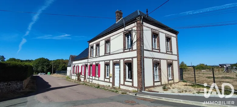Maison 9 pièces 251 m² · aux Corvées-les-Yys · 251,2 m² · 335 000 €