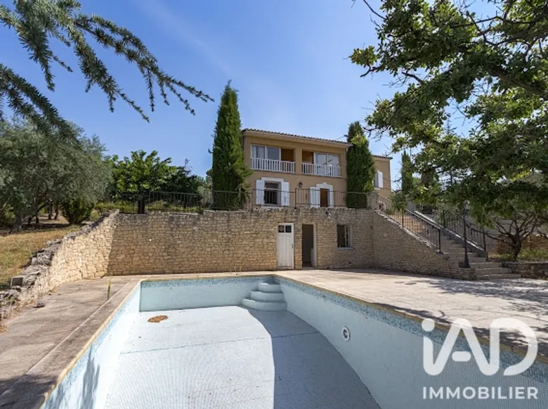 Maison 7 pièces 232 m² · à Saint-Saturnin-lès-Apt · 232 m² · 699 000 €