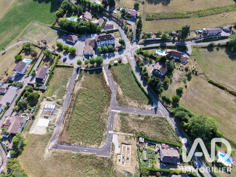 Terrain à bâtir à Cressin-Rochefort (01350) · 92 900 €
