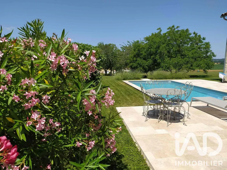 Maison 6 pièces 140 m² · à Villebois-Lavalette · 140 m² · 305 000 €