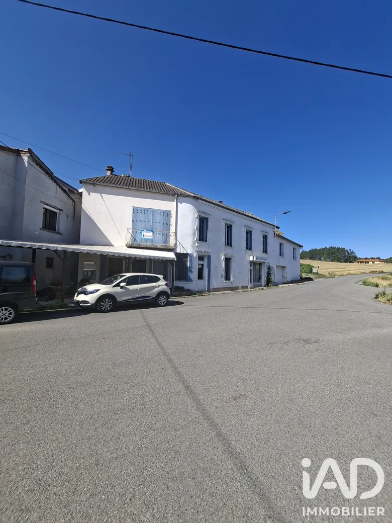 Maison 6 pièces 207 m² · à Cremeaux · 207 m² · 67 000 €