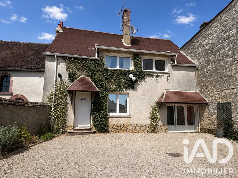 Maison 5 pièces 188 m² · à Branches · 188 m² · 240 000 €