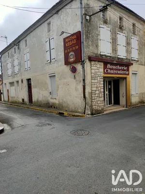 Immeuble à Matha (17160)