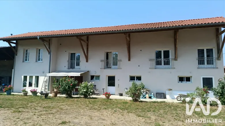 Maison 10 pièces 339 m² · à Tournay · 339 m² · 330 000 €