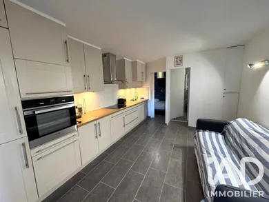 Apartment in Bandol (83150)