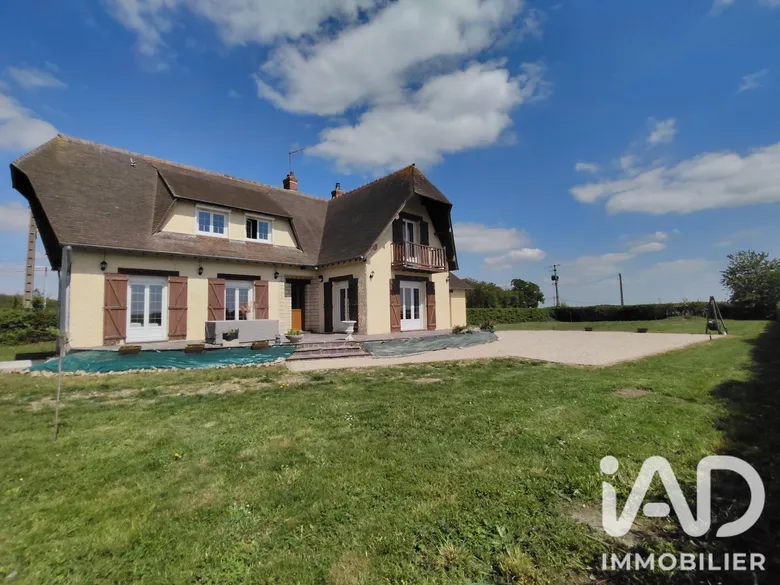 Maison 7 pièces 180 m² · à Mesnils-sur-Iton · 180 m² · 274 000 €