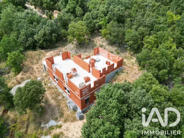 Maison 9 pièces 225 m² · à Montclus · 225 m² · 320 000 €