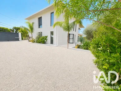 Apartment in Bandol (83150)