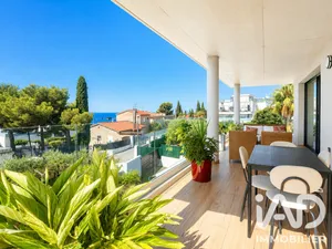 Apartment in Bandol (83150)