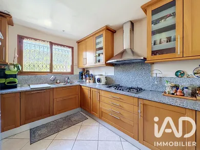 Maison à Vaux-sur-Seine (78740)