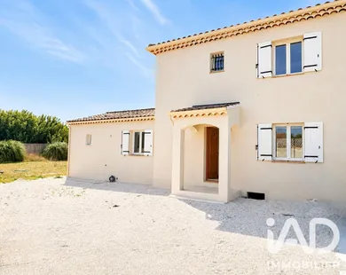 Traditional house in Rochefort-du-Gard (30650)