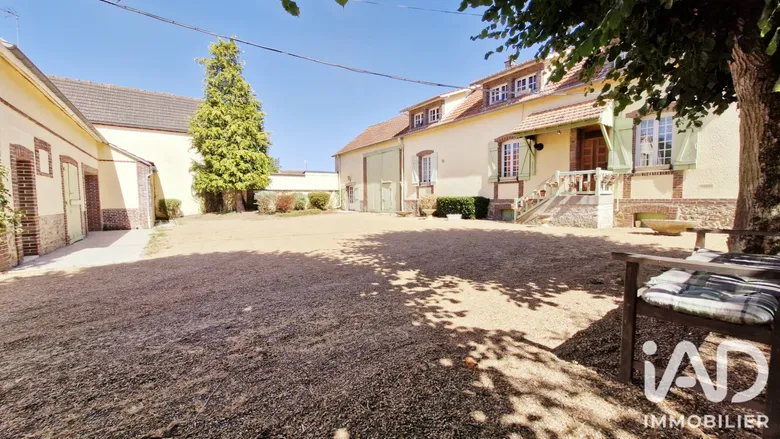 Maison 9 pièces 191 m² · à Thivars · 190,8 m² · 340 000 €