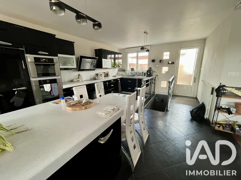 Maison 5 pièces 111 m² · à Mozac · 111 m² · 248 000 €