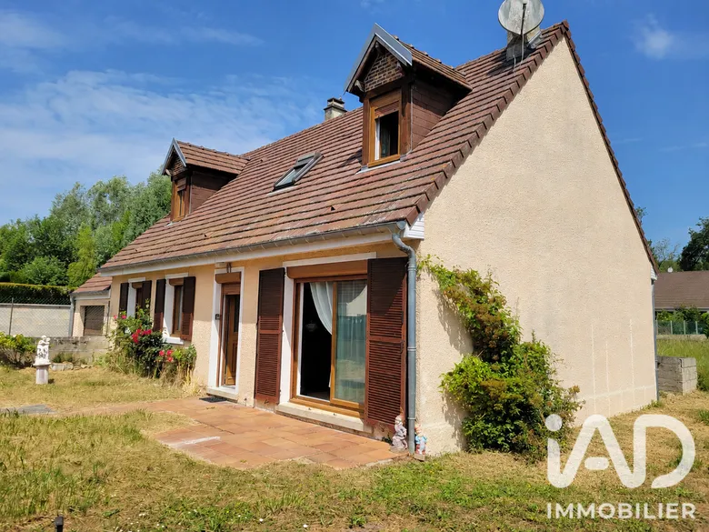 Maison 8 pièces 121 m² · à Brasles · 121 m² · 190 000 €