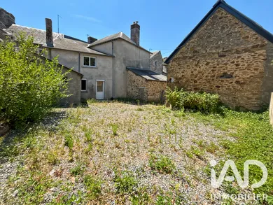 Maison de village à Courcité (53700)