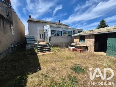 Townhouse in Thouars (79100)