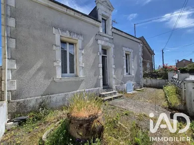 Townhouse in Thouars (79100)