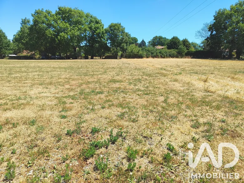 Terrain à bâtir à Ambernac (16490) · 17 900 €