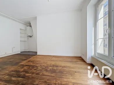 Apartment in Paris (75010)