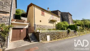 Village house in Saint-Privat-d'Allier (43580)