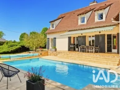 Demeure à Saint-Just-en-Brie (77370)