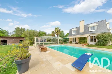 Architectural house in Mesnil-Roc'h (35720)