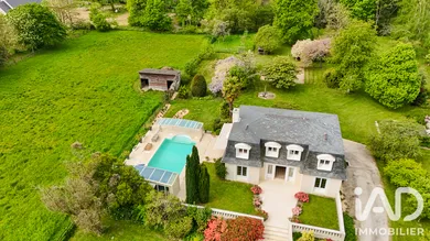 Architectural house in Mesnil-Roc'h (35720)