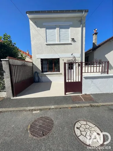 Townhouse in Crosne (91560)