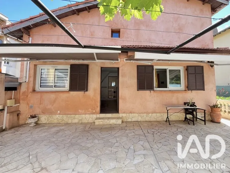 Maison 6 pièces 97 m² · à La Trinité · 97 m² · 445 000 €