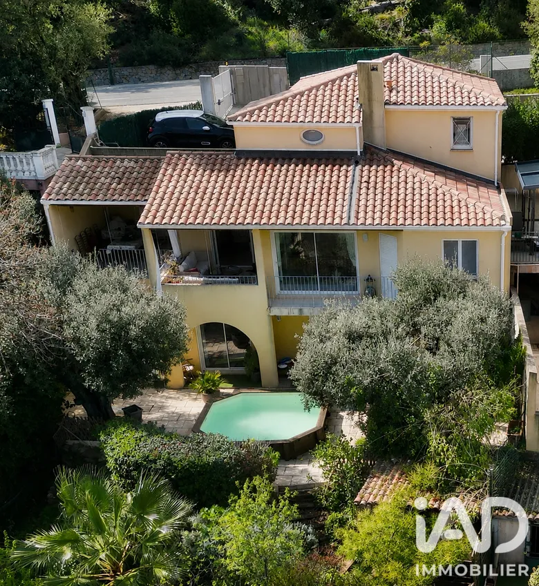 Maison 6 pièces 235 m² · à La Farlède · 235 m² · 560 000 €