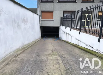 Parking à Paris (75020)