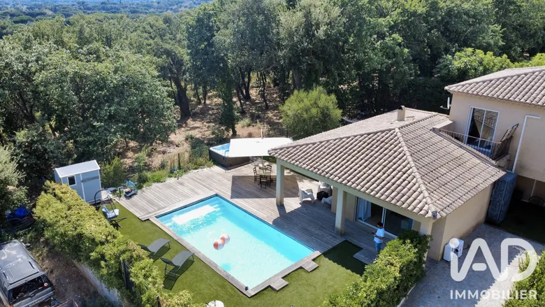Maison 4 pièces 130 m² · à Grimaud · 130 m² · 879 000 €
