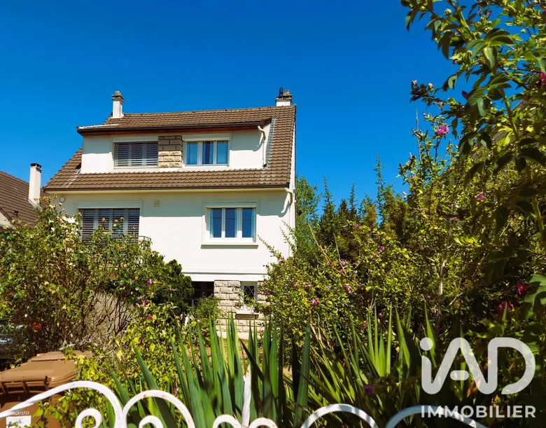 Maison 6 pièces 152 m² · à Le Mesnil-Saint-Denis · 152 m² · 548 000 €